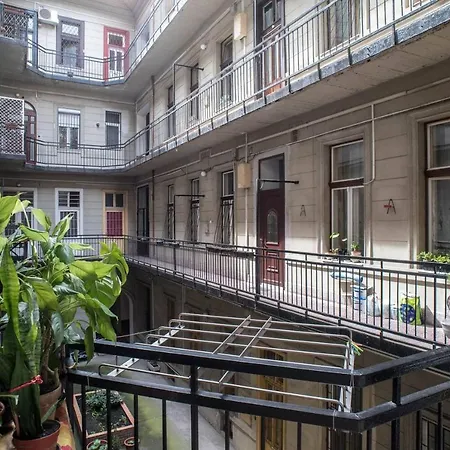 Apartament Comfy, Renewed 3 Bedroom In Center