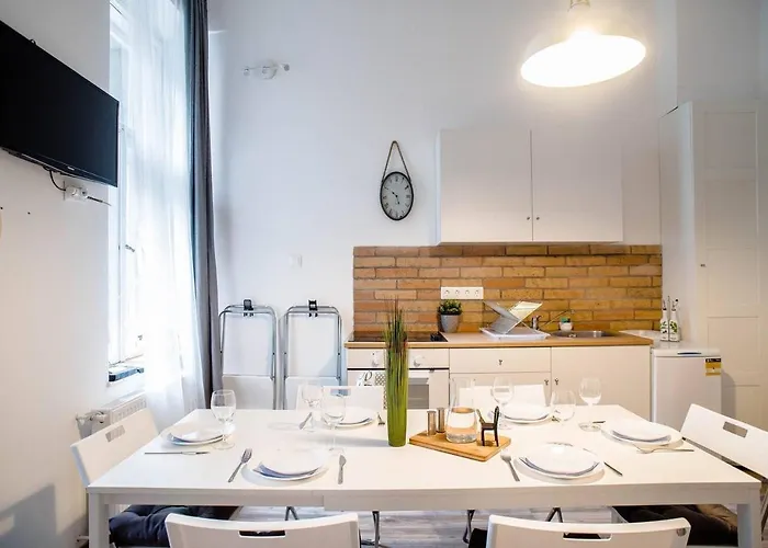 Comfy, Renewed 3 Bedroom In Center Apartmán