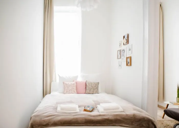 Apartmán Comfy, Renewed 3 Bedroom In Center Budapešť