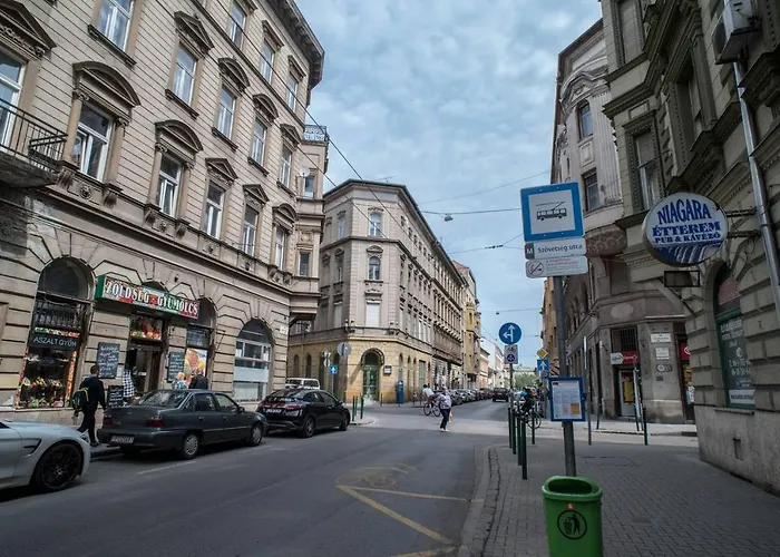 Apartmán Comfy, Renewed 3 Bedroom In Center Budapešť