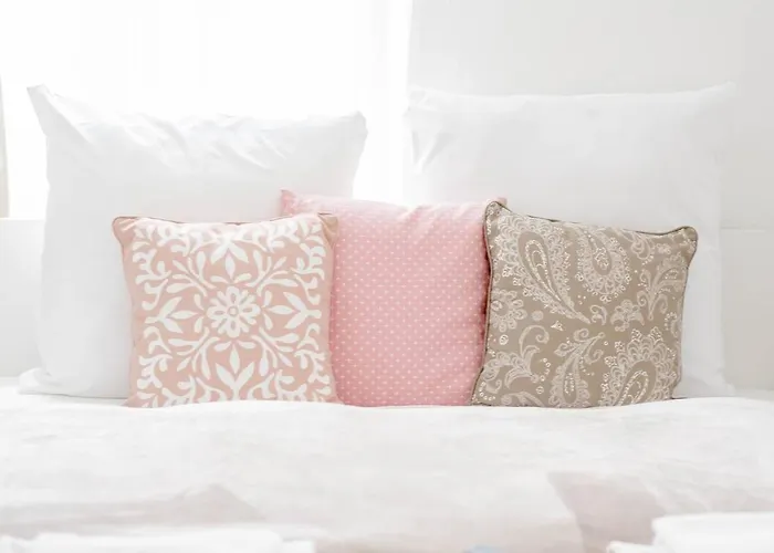 Comfy, Renewed 3 Bedroom In Center 公寓 *