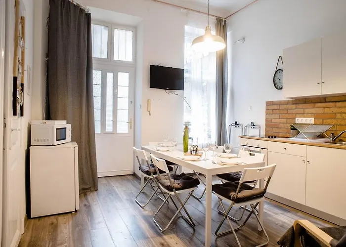 Apartamento Comfy, Renewed 3 Bedroom In Center Budapeste