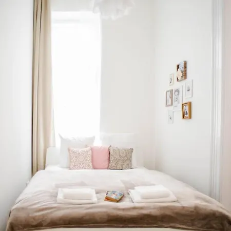 Apartament Comfy, Renewed 3 Bedroom In Center Budapesta