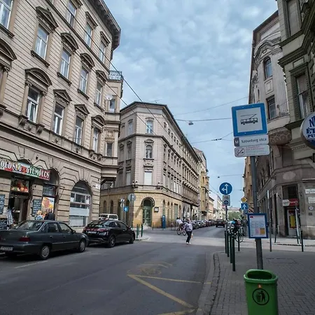 Apartament Comfy, Renewed 3 Bedroom In Center Budapesta