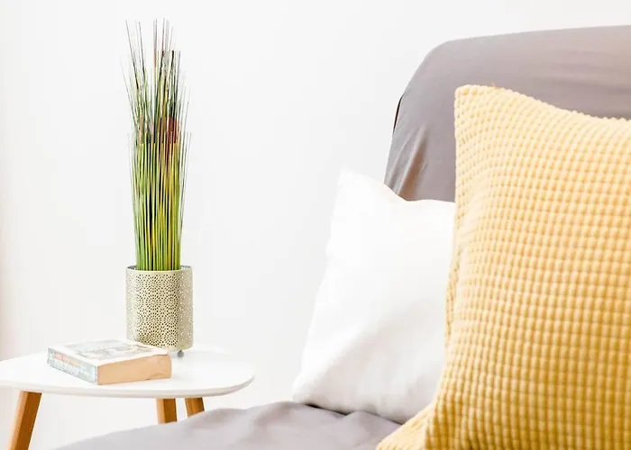 Comfy, Renewed 3 Bedroom In Center Appartement *