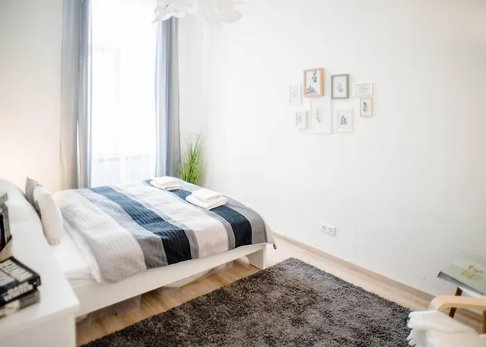 Comfy, Renewed 3 Bedroom In Center * Budapest